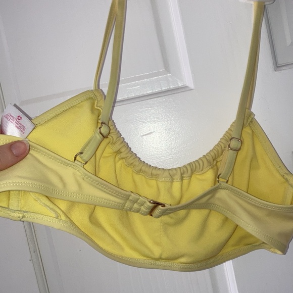 Adorable yellow bikini with gold accents top large 11/13 bottom medium - Picture 10 of 12